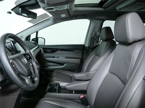 Used 2024 Honda Odyssey Touring image 5