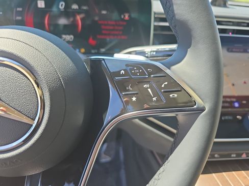 Used 2025 Mercedes-Benz E 350 Sedan image 18