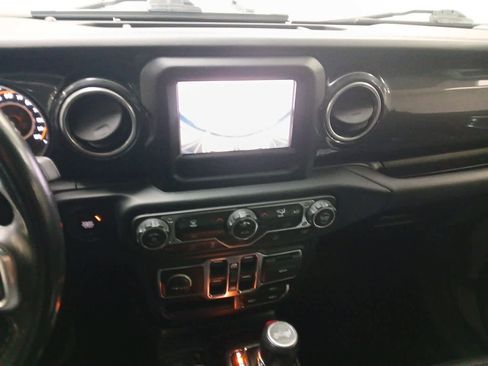 Used 2020 Jeep Wrangler Unlimited Sahara image 9