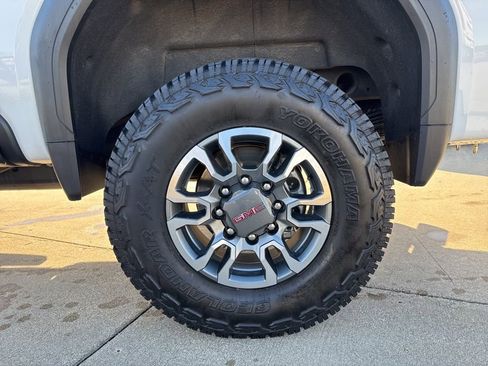 Used 2022 GMC Sierra 2500 AT4 image 11