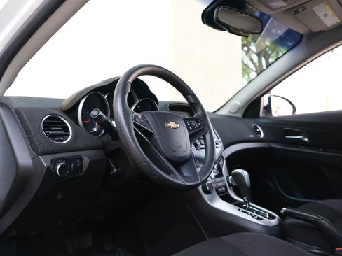Used 2015 Chevrolet Cruze LT w/ Enhanced Safety Package FWD image 20