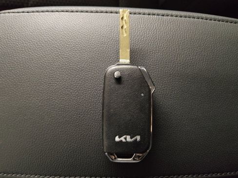 Used 2025 Kia Soul S image 32