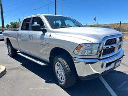 Used 2018 RAM 2500 SLT AWD/4WD image 3