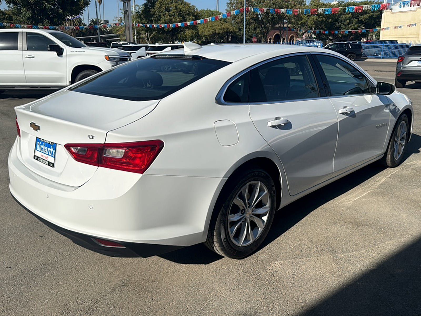 Used 2025 Chevrolet Malibu LT FWD image 4