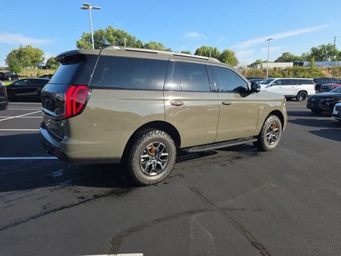 Used 2025 Ford Expedition Tremor AWD/4WD image 3