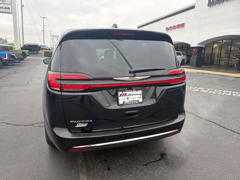 New 2026 Chrysler Pacifica Select image 7