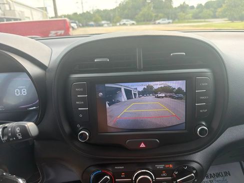 Used 2025 Kia Soul LX w/ LX Technology Package FWD image 16