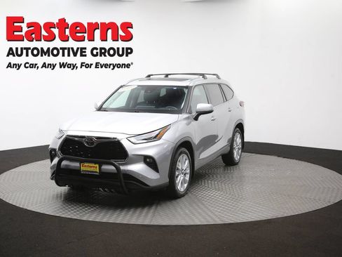 Used 2021 Toyota Highlander Limited AWD/4WD image 59