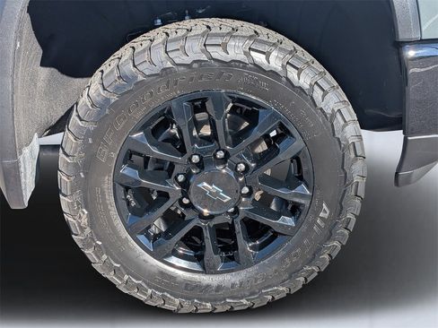 Used 2025 Chevrolet Silverado 2500 LT w/ Trail Boss Package image 9