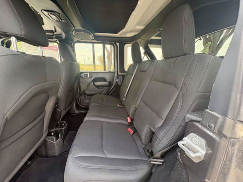 Used 2022 Jeep Wrangler Unlimited Sport AWD/4WD image 13