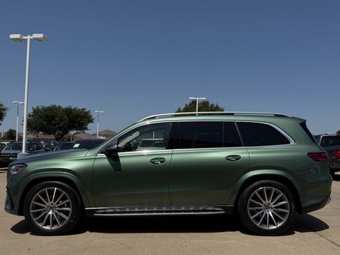 Used 2026 Mercedes-Benz GLS 580 4MATIC image 4
