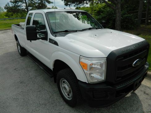 Used 2015 Ford F250 XL w/ Camper Package AWD/4WD image 3