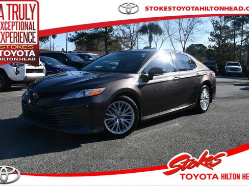 Certified 2019 Toyota Camry XLE image 1