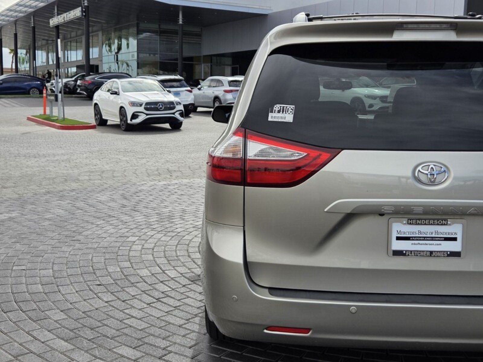 Used 2017 Toyota Sienna XLE Premium FWD image 11