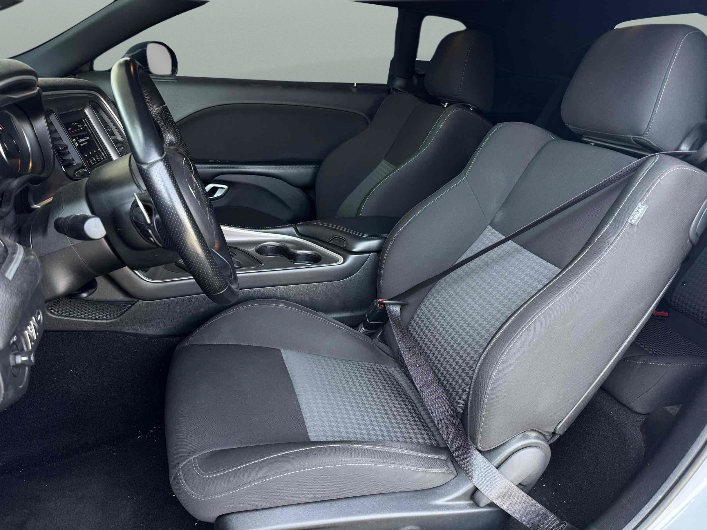 Used 2022 Dodge Challenger GT RWD image 9