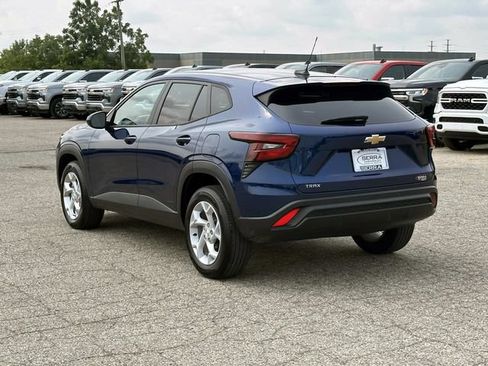 Certified 2024 Chevrolet Trax LS w/ LS Convenience Package FWD image 6