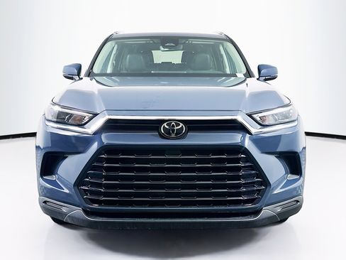 Used 2025 Toyota Grand Highlander AWD image 2