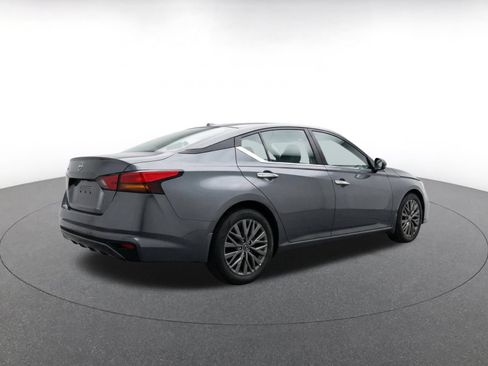 Used 2025 Nissan Altima 2.5 SV FWD image 9