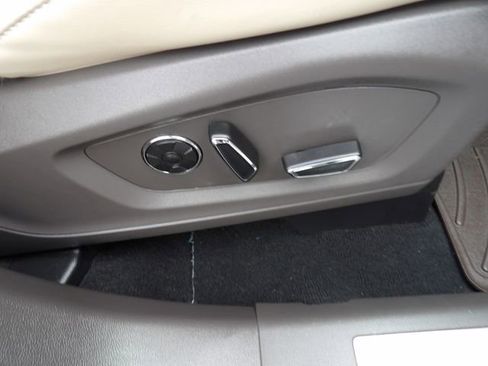 Certified 2020 Ford Explorer Platinum w/ Premium Technology Package image 37