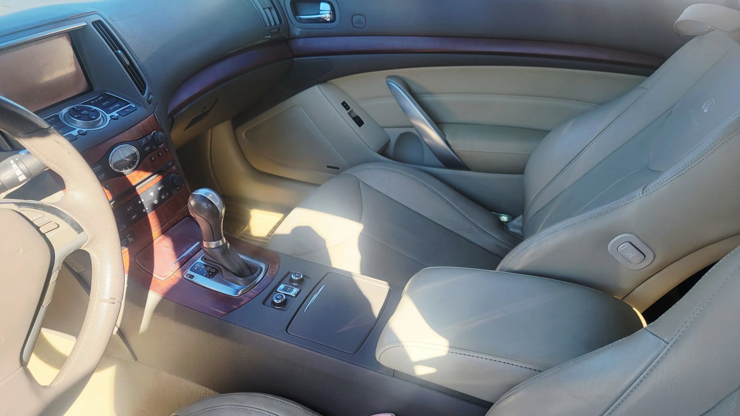 Used 2009 INFINITI G37 Convertible w/ Premium Pkg RWD image 11