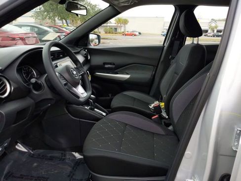 Used 2020 Nissan Kicks SV w/ Exterior Package image 11