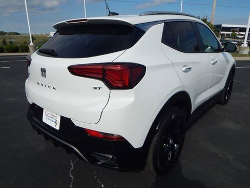 Used 2024 Buick Encore GX Sport Touring image 3