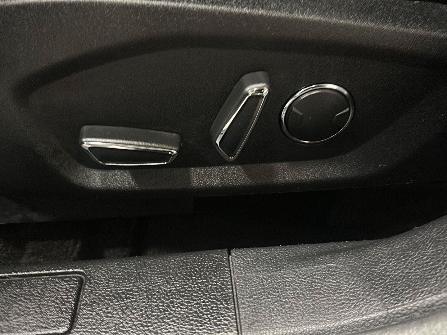 Used 2020 Ford Fusion SE AWD/4WD image 16