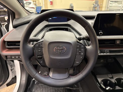 Used 2025 Toyota Prius SE image 44