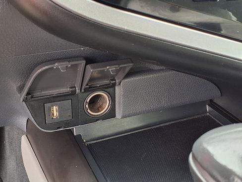 Used 2023 Toyota Camry SE image 11