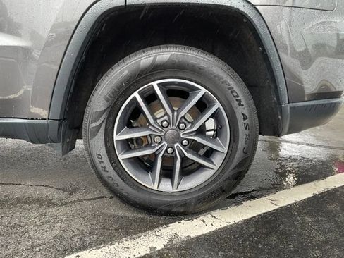 Used 2019 Jeep Grand Cherokee Limited AWD/4WD image 38