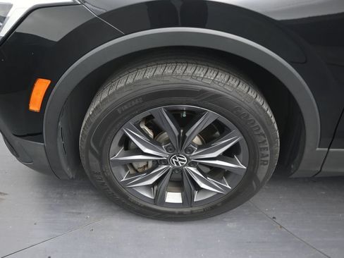 Used 2023 Volkswagen Tiguan SE FWD image 9