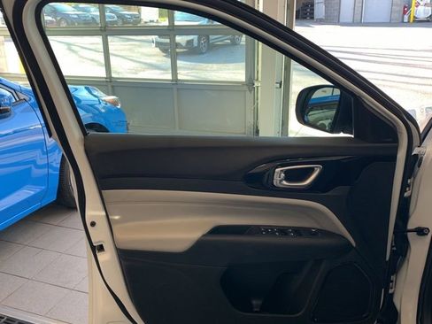 Used 2022 Jeep Compass Limited image 10