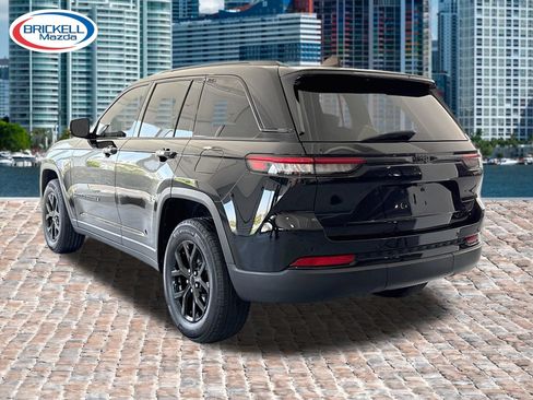Used 2024 Jeep Grand Cherokee Altitude RWD image 5