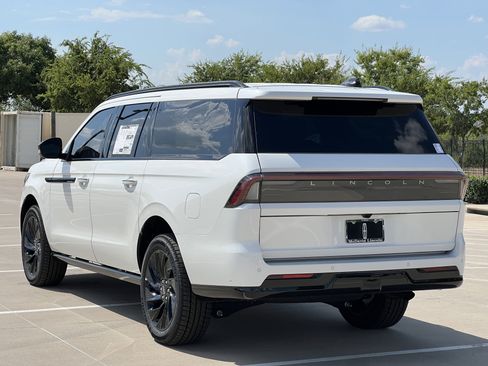 New 2025 Lincoln Navigator L Reserve w/ Jet Appearance Package image 7