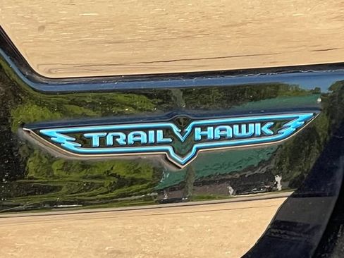 Used 2022 Jeep Grand Cherokee Trailhawk AWD/4WD image 9