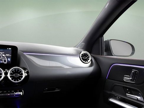 Used 2025 Mercedes-Benz GLA 250 image 35