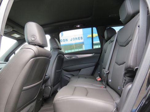 New 2025 Cadillac XT6 Luxury image 15