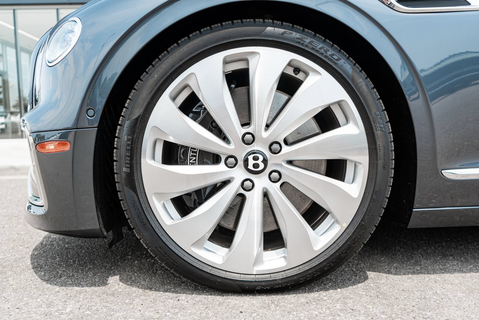 Certified 2026 Bentley Flying Spur V8 AWD/4WD image 6