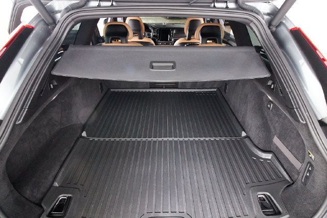 Used 2017 Volvo V90 T6 Cross Country AWD/4WD image 31