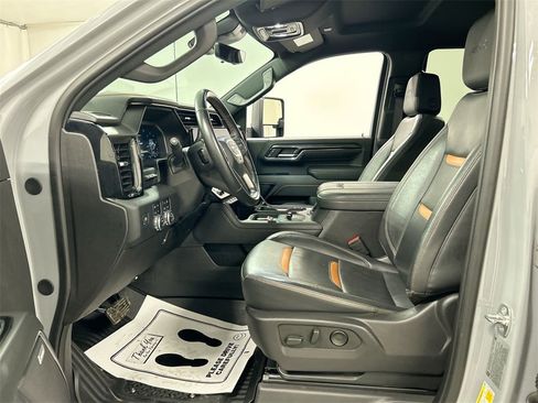 Used 2024 GMC Sierra 2500 AT4 w/ Technology Package image 9