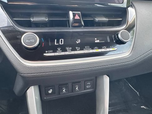 Used 2025 Toyota Corolla Cross LE AWD/4WD image 19
