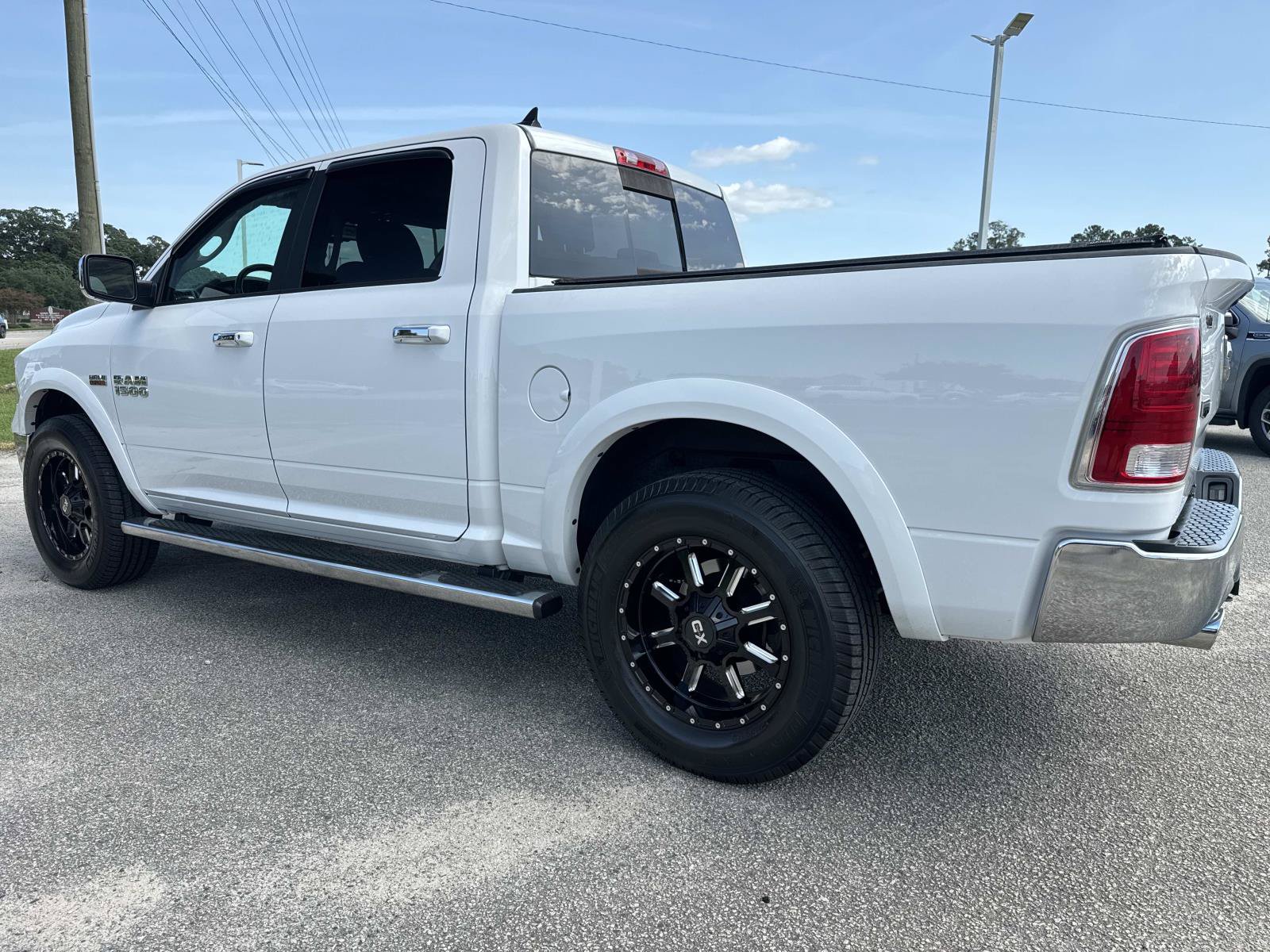 Used 2017 RAM 1500 Laramie w/ Convenience Group AWD/4WD image 6