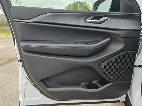 New 2025 Jeep Grand Cherokee Altitude image 11