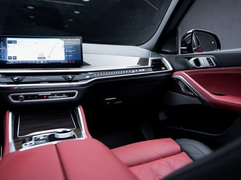 Used 2025 BMW X6 xDrive40i w/ Executive Package image 42