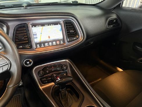 Used 2015 Dodge Challenger R/T image 12