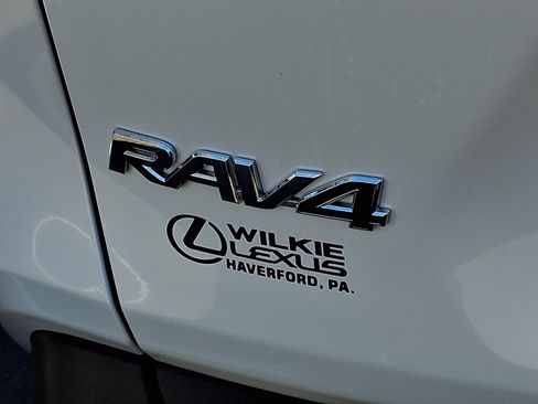 Used 2020 Toyota RAV4 Limited image 31