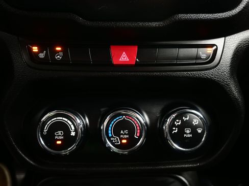 Used 2017 Jeep Renegade Latitude w/ Cold Weather Group AWD/4WD image 19