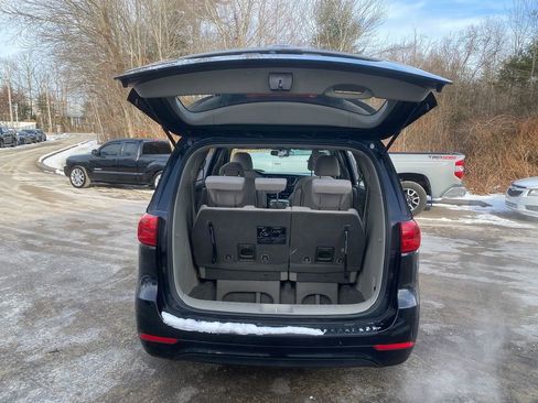 Used 2018 Kia Sedona L image 24