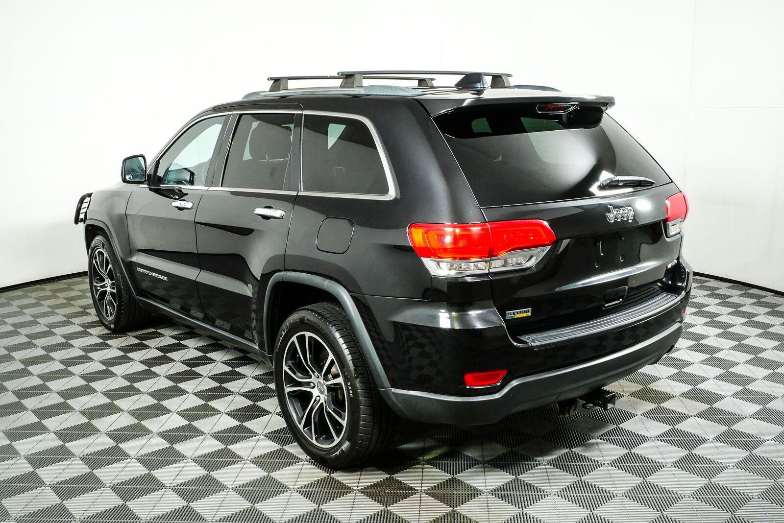 Used 2015 Jeep Grand Cherokee Laredo w/ Quick Order Package 23E RWD image 26