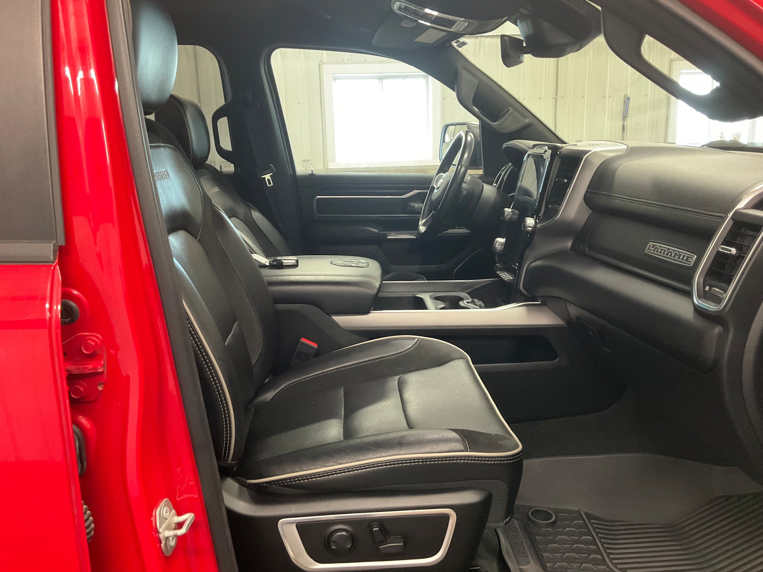 Used 2023 RAM 1500 Laramie AWD/4WD image 29